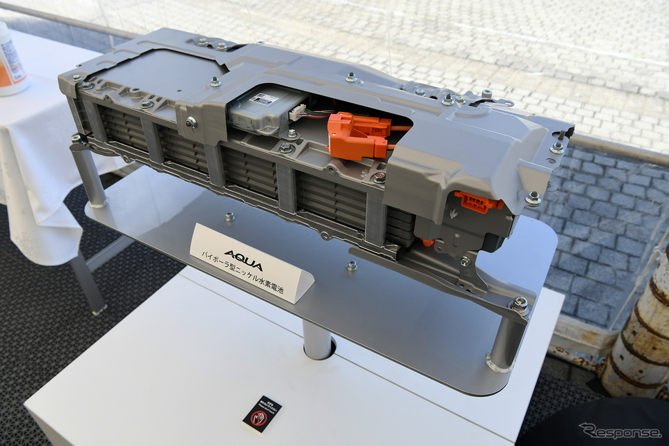 トヨタ アクア 新型に初採用されたバイポーラ型ニッケル水素バッテリー《写真撮影 中野英幸》