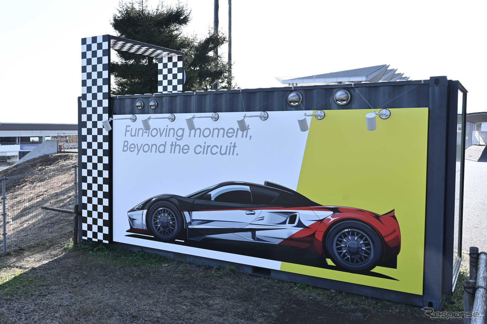 加熱式たばこ専用室（富士スピードウェイ）《写真提供 フィリップモリスジャパン》