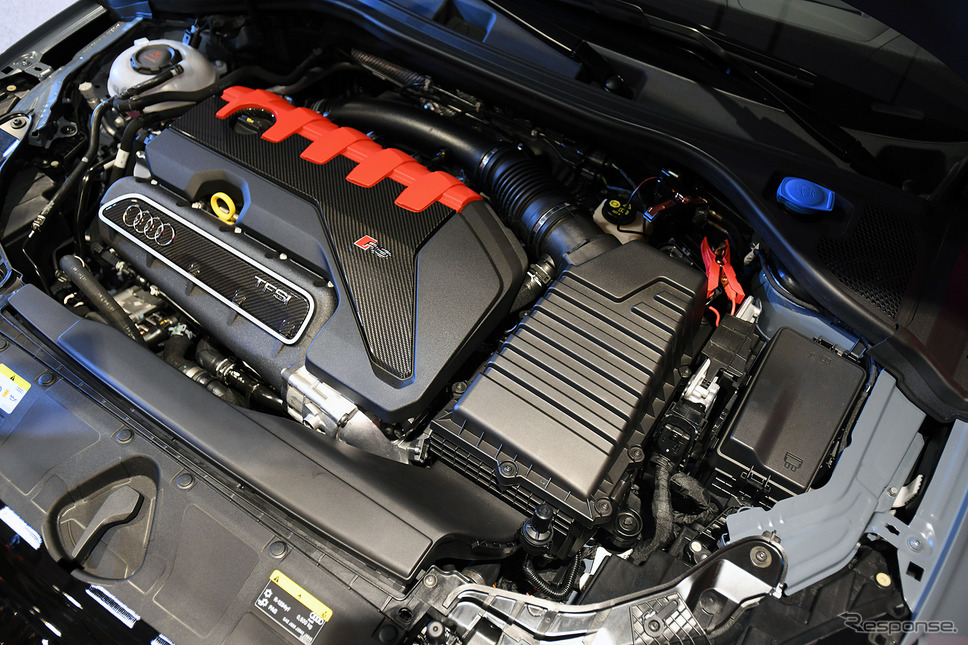 アウディ新型RS 3 スポーツバック　オールアルミ製となる2.5リッター直列5気筒TFSIガソリン直噴ターボエンジン。最高出力400ps、最大トルクは500Nmを発揮。《写真撮影 中野英幸》