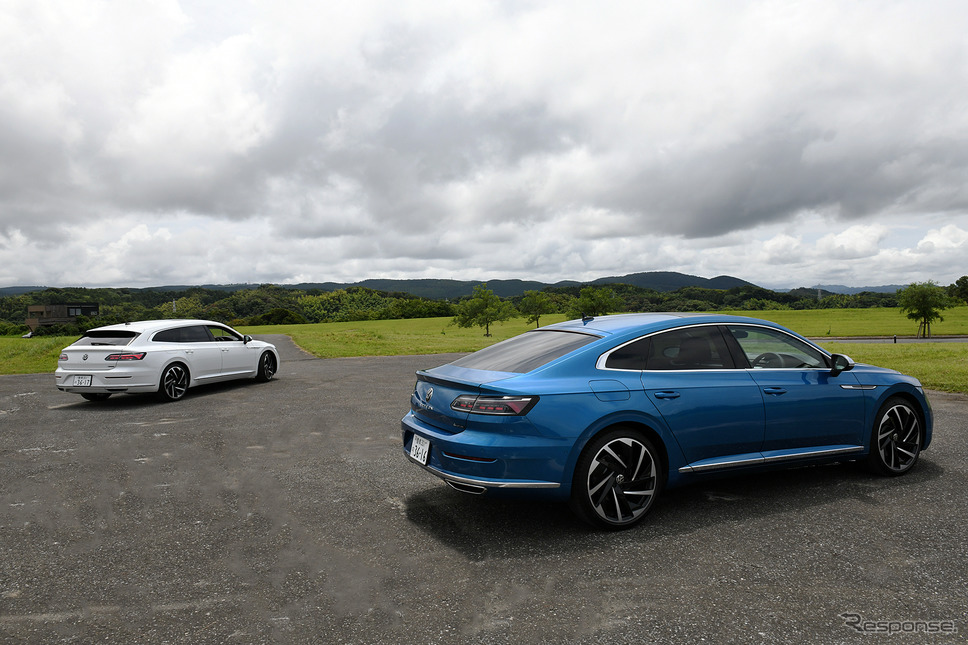 VW アルテオン シューティングブレーク（左）と VW アルテオン TSI 4MOTION（右）《写真撮影 中野英幸》
