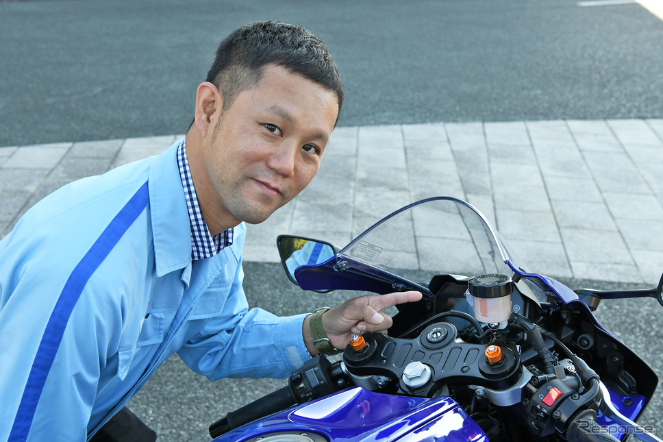電子技術統括部 電子システム開発部 プロジェクトグループ主務の佐藤 俊氏。こだわりはディスプレイだ《写真撮影 中野英幸》