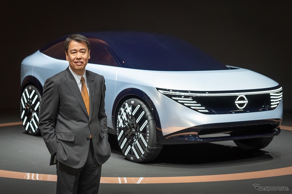 NISSAN Chill-Outと内田誠社長《写真提供 日産自動車》