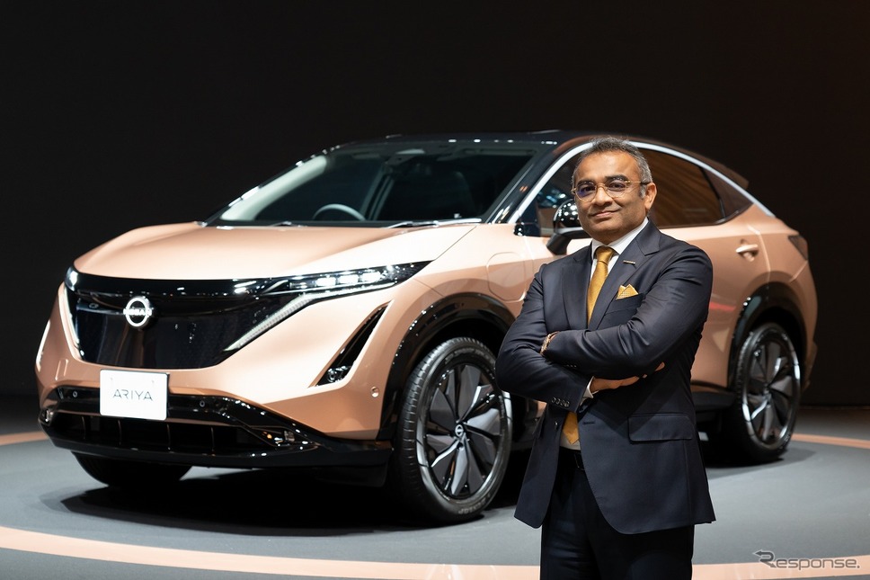 日産 アリアとアシュワニ・グプタ最高執行責任者《写真提供 日産自動車》