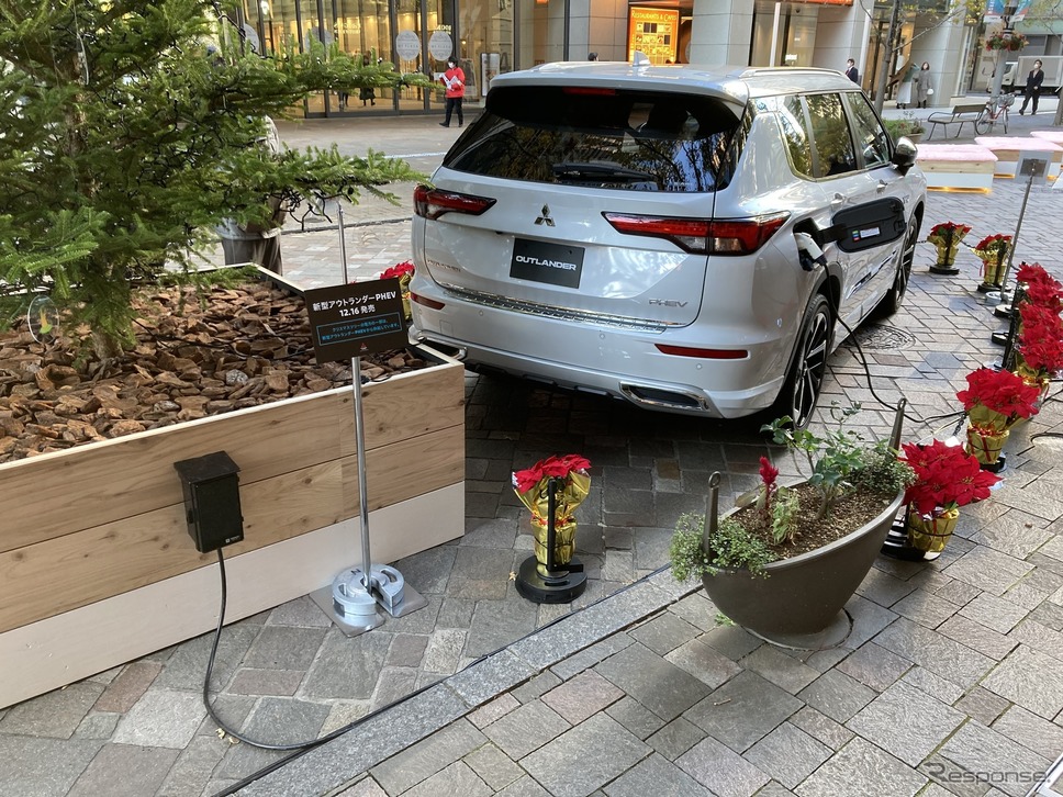 三菱 アウトランダー PHEV(12月2日、Marunouchi Street Park 2021 Winter)《写真撮影 高木啓》