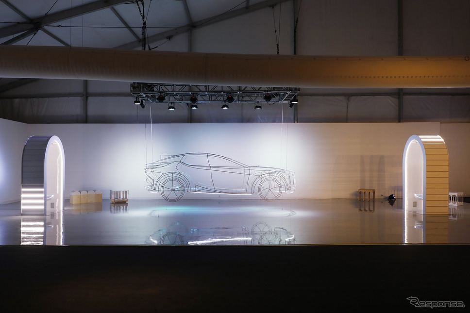 レクサス LF-Z Electrified をモチーフにしたアート作品「ON /」《photo by Lexus》