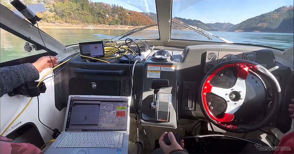 埼玉工業大学の自動運転AIシステムを搭載した小型ボートの自動操船実験(経路追従)《写真撮影 大野雅人》