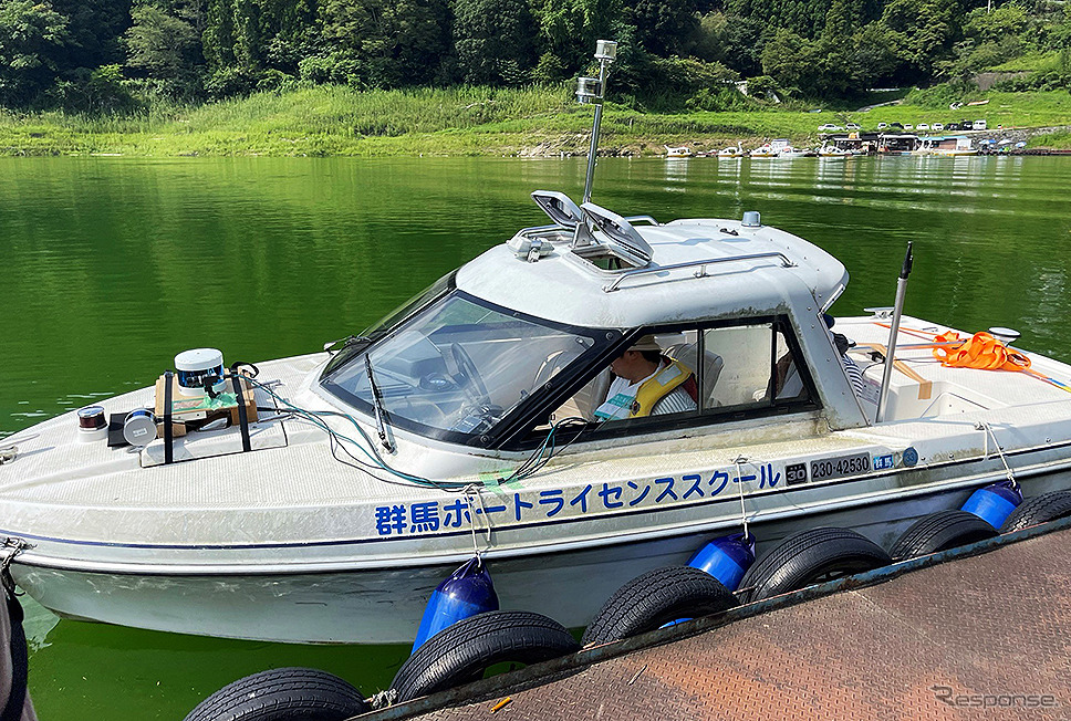 埼玉工業大学の自動運転AIシステムを搭載した小型ボート《写真撮影 大野雅人》