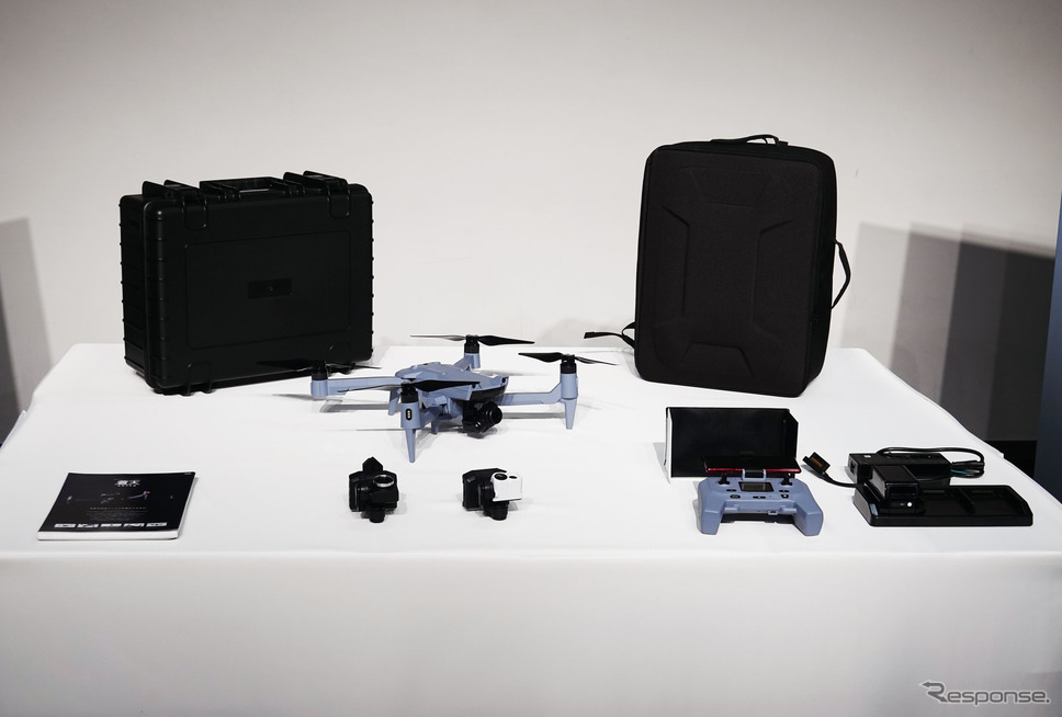「SOTEN」本体と、専用で用意された周辺機器《写真撮影 会田肇》