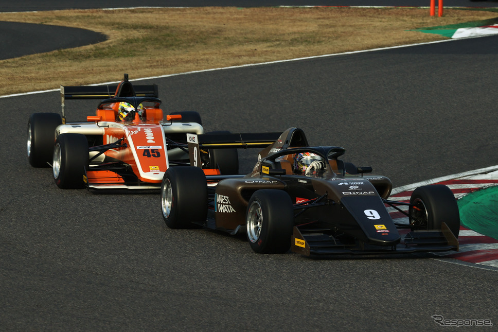 FRJ第12戦3位の#9 高橋知己(アネスト岩田Dome F111/3)(手前)《撮影 竹内英士》