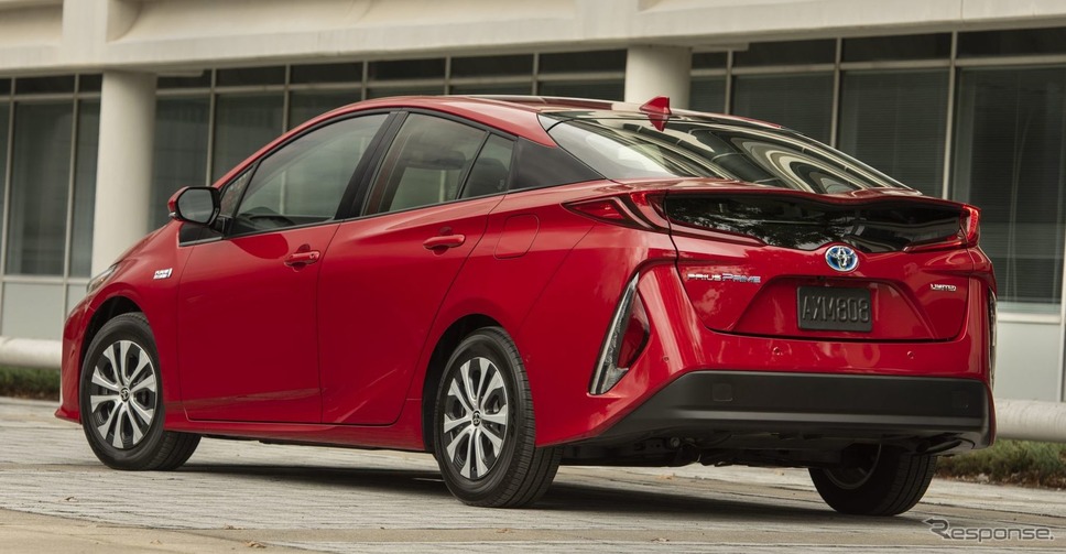 トヨタ・プリウス・プライム(プリウスPHV)の2022年モデル《photo by Toyota》