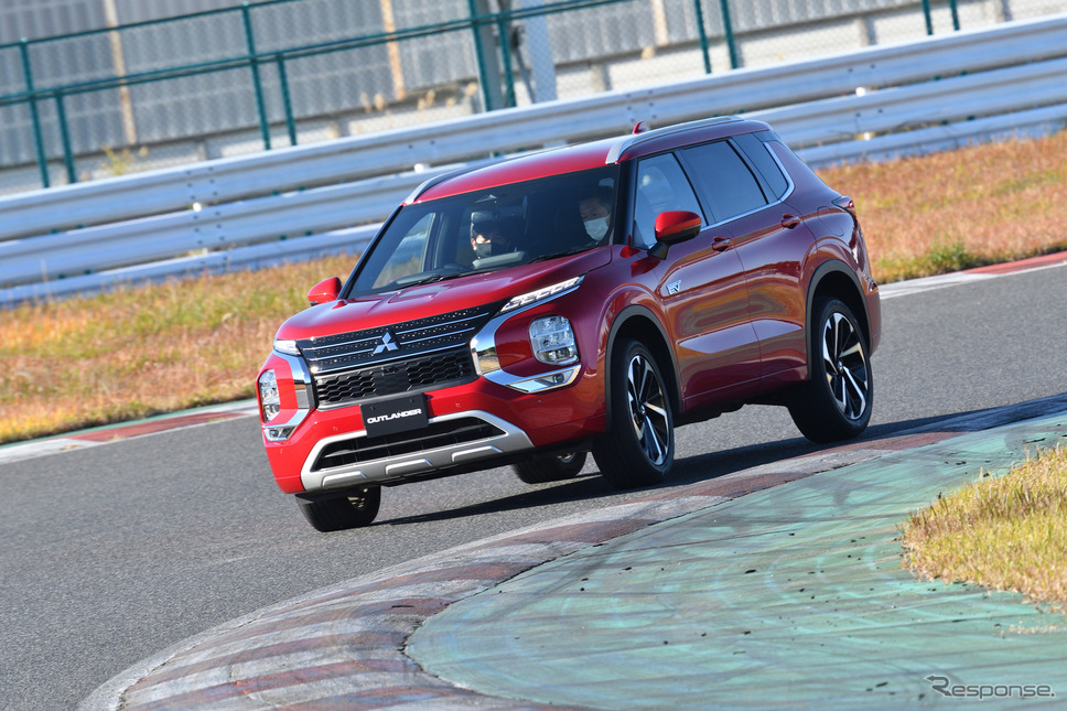 三菱アウトランダー(日本カーオブザイヤー10ベスト試乗会)《写真提供 日本カーオブザイヤー実行委員会》