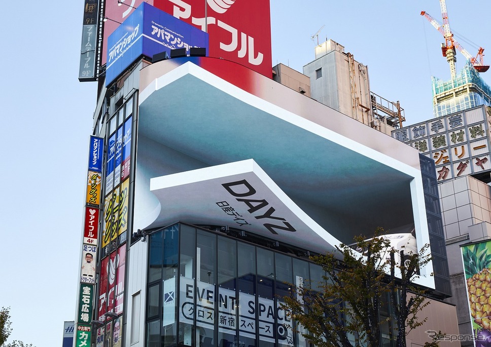 新宿東口の猫、にゃっさんデイズに乗る《写真提供 日産自動車 日本マーケティング本部》