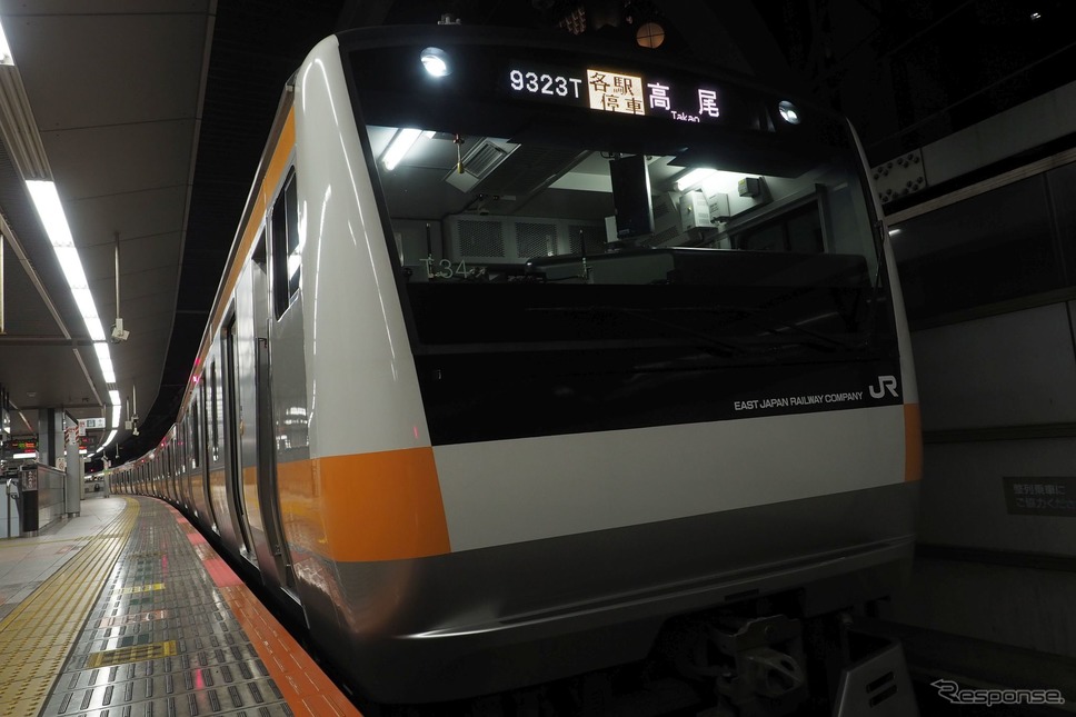 2020年元日に運行された中央線の終夜臨時列車。写真は東京駅のE233系だが、今回の運行では新宿以東が緩行線のみとなり、東京駅の中央線快速ホームには発着しない。《写真撮影 佐藤正樹》