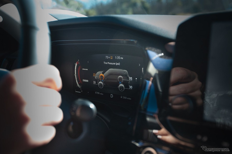 米日産のタイヤ空気圧補充支援システム「イージー・フィル・タイヤアラート」《photo by Nissan》
