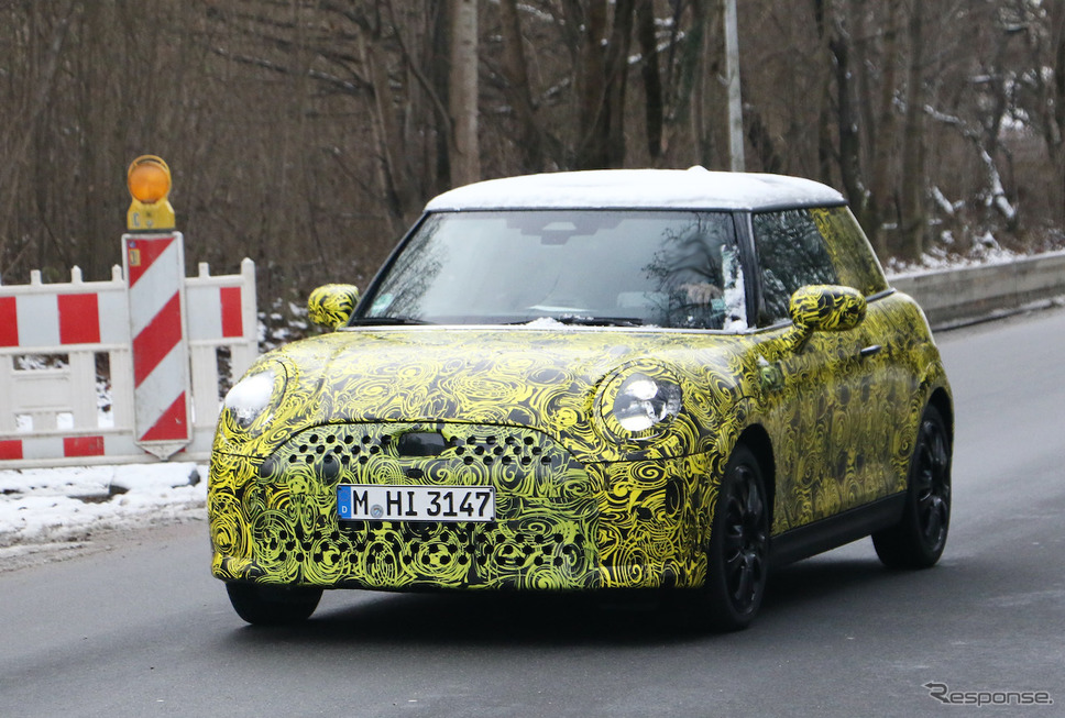 MINI ハッチバック 次世代型プロトタイプ(スクープ写真)《APOLLO NEWS SERVICE》