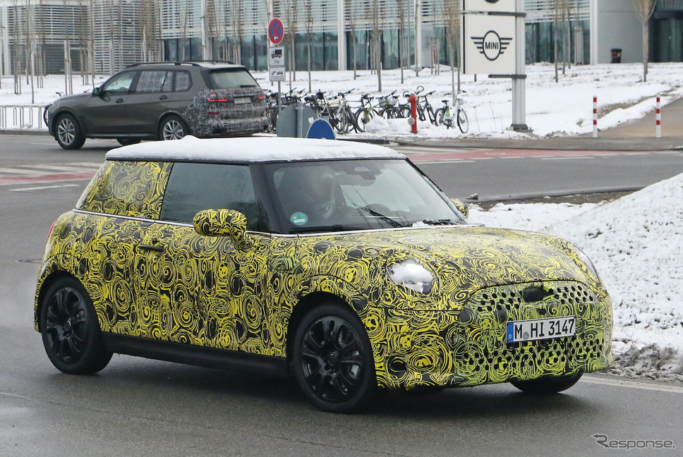 MINI ハッチバック 次世代型プロトタイプ(スクープ写真)《APOLLO NEWS SERVICE》