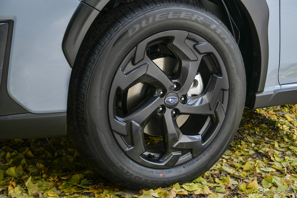 18インチアルミホイール(ダークガンメタリック塗装)《画像提供 SUBARU》