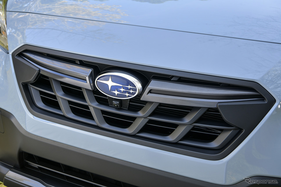 フロントグリル(グレーメタリック塗装)《画像提供 SUBARU》
