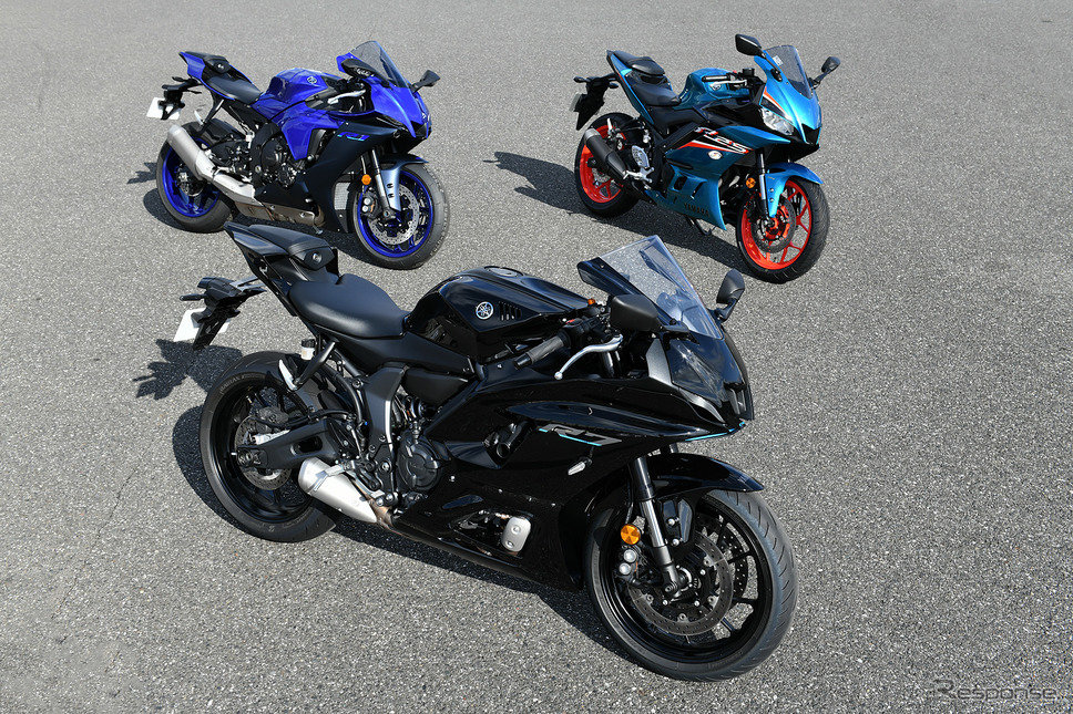 YZF-R7(手前)、YZF-R1(左奥)、YZF-R25(右奥)《写真撮影 中野英幸》
