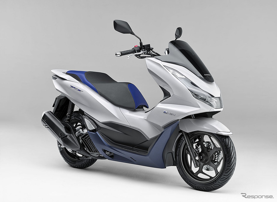 ホンダ PCX e：HEV（パールジャスミンホワイト）《写真提供 本田技研工業》