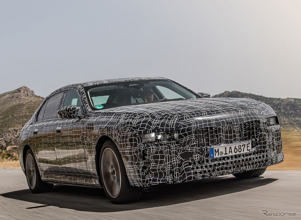 BMW i7 のプロトタイプ《photo by BMW》