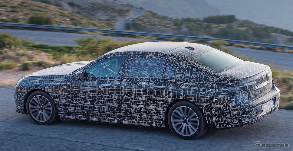 BMW i7 のプロトタイプ《photo by BMW》