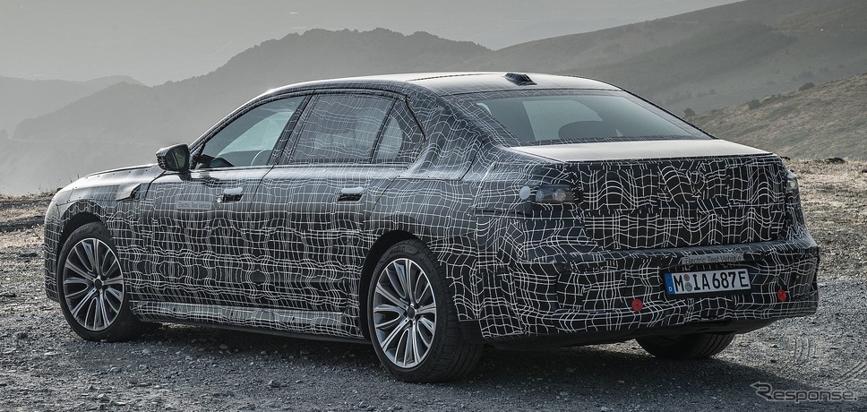 BMW i7 のプロトタイプ《photo by BMW》