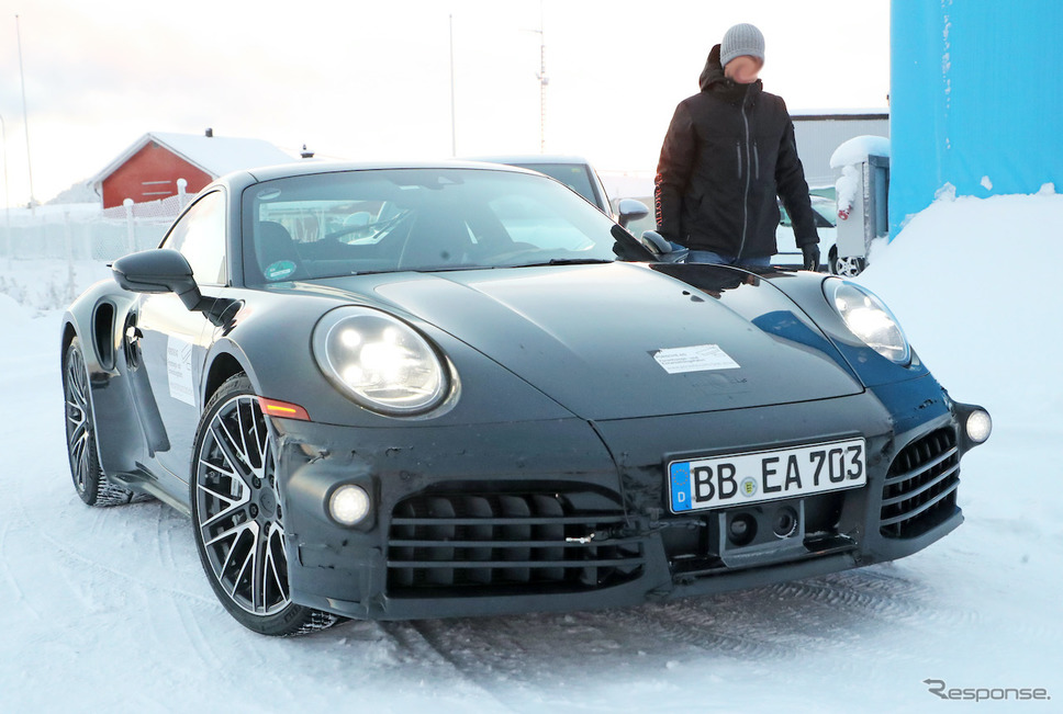 ポルシェ 911ターボ 改良新型プロトタイプ(スクープ写真)《APOLLO NEWS SERVICE》