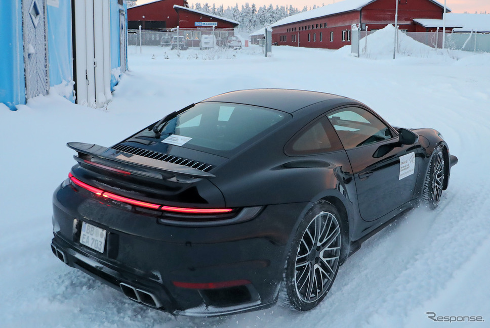 ポルシェ 911ターボ 改良新型プロトタイプ(スクープ写真)《APOLLO NEWS SERVICE》