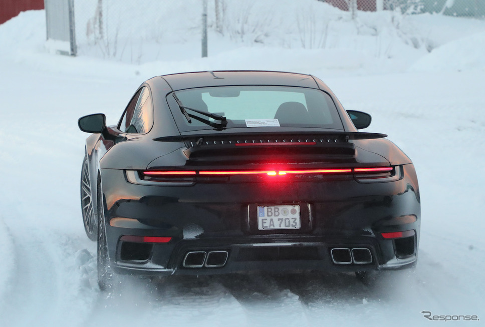 ポルシェ 911ターボ 改良新型プロトタイプ(スクープ写真)《APOLLO NEWS SERVICE》