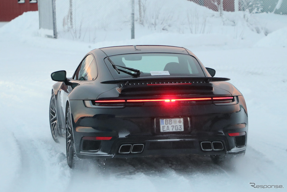 ポルシェ 911ターボ 改良新型プロトタイプ(スクープ写真)《APOLLO NEWS SERVICE》