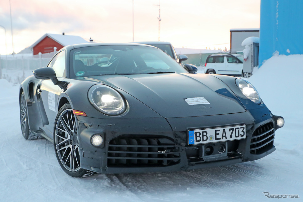 ポルシェ 911ターボ 改良新型プロトタイプ(スクープ写真)《APOLLO NEWS SERVICE》