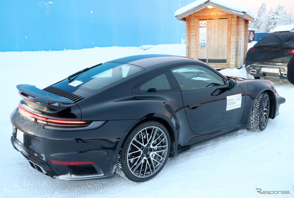 ポルシェ 911ターボ 改良新型プロトタイプ(スクープ写真)《APOLLO NEWS SERVICE》