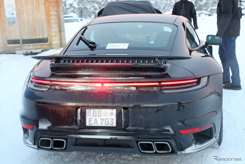 ポルシェ 911ターボ 改良新型プロトタイプ(スクープ写真)《APOLLO NEWS SERVICE》