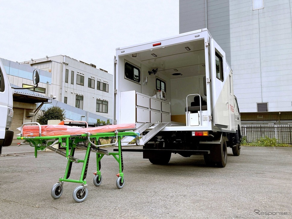 今回納車する「キャンター」10台は、4輪駆動のダブルキャブモデルで、基本的な医療機器を搭載できる専用のバンボディを装備《写真提供 三菱ふそうトラック・バス》