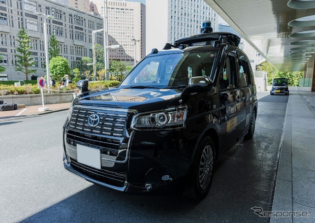 実証実験に使用するJPN TAXI 車両をベースに開発した自動運転車両《写真提供 KDDI》
