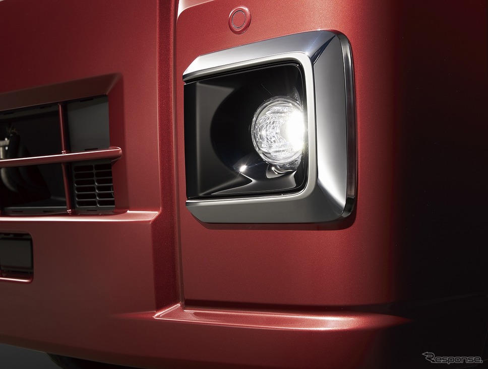 ダイハツ ハイゼットトラック ジャンボ エクストラ LEDフォグランプ（メッキベゼル付）《写真提供 ダイハツ工業》
