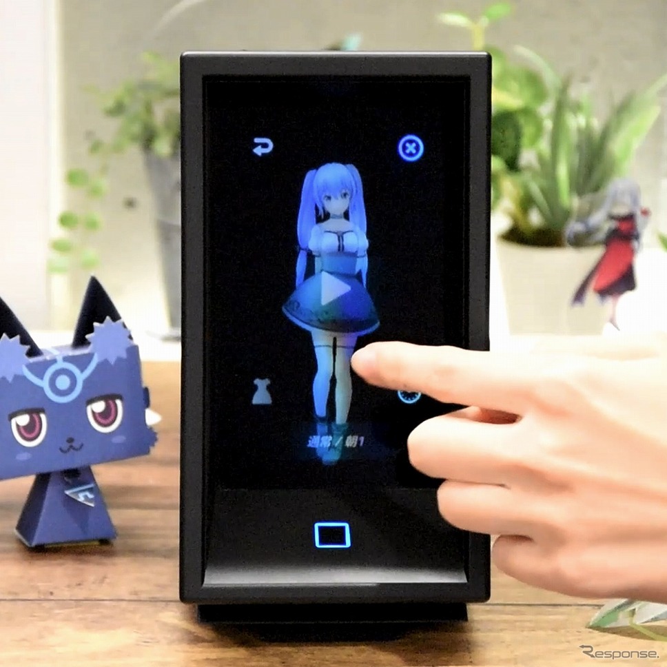 非接触タッチセンサー搭載《写真提供 ユピテル》