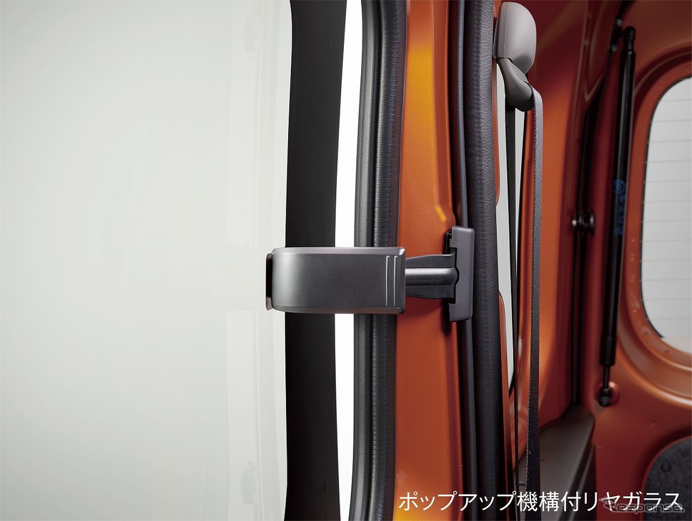 ポップアップ機構付きリヤガラス《写真提供 ダイハツ工業》