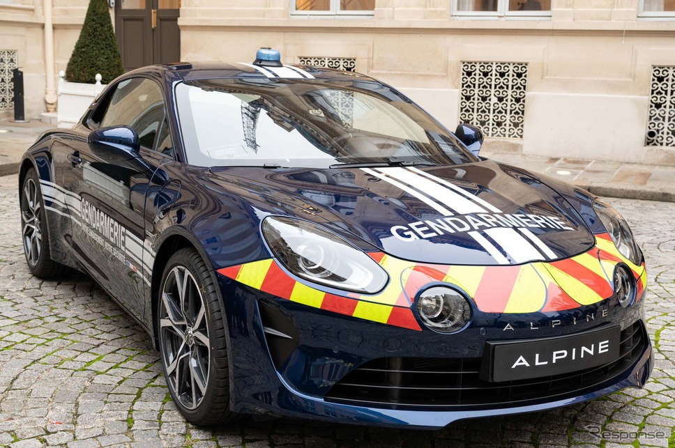 アルピーヌ A110 のフランス憲兵隊ポリスカー仕様車《photo by Alpine》