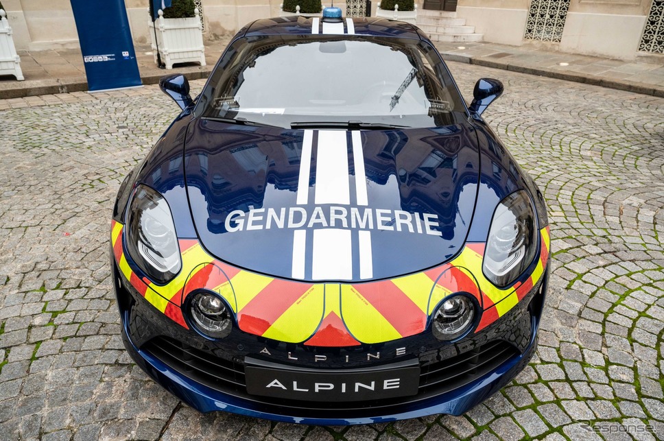 アルピーヌ A110 のフランス憲兵隊ポリスカー仕様車《photo by Alpine》
