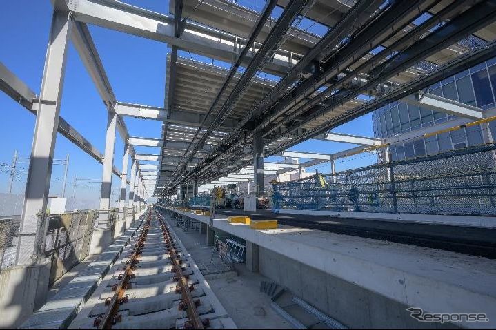 竹ノ塚駅の高架緩行線ホーム。《写真提供 東武鉄道》