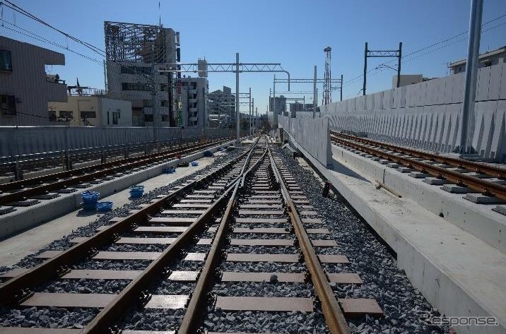 竹ノ塚駅付近の高架複々線。《写真提供 東武鉄道》