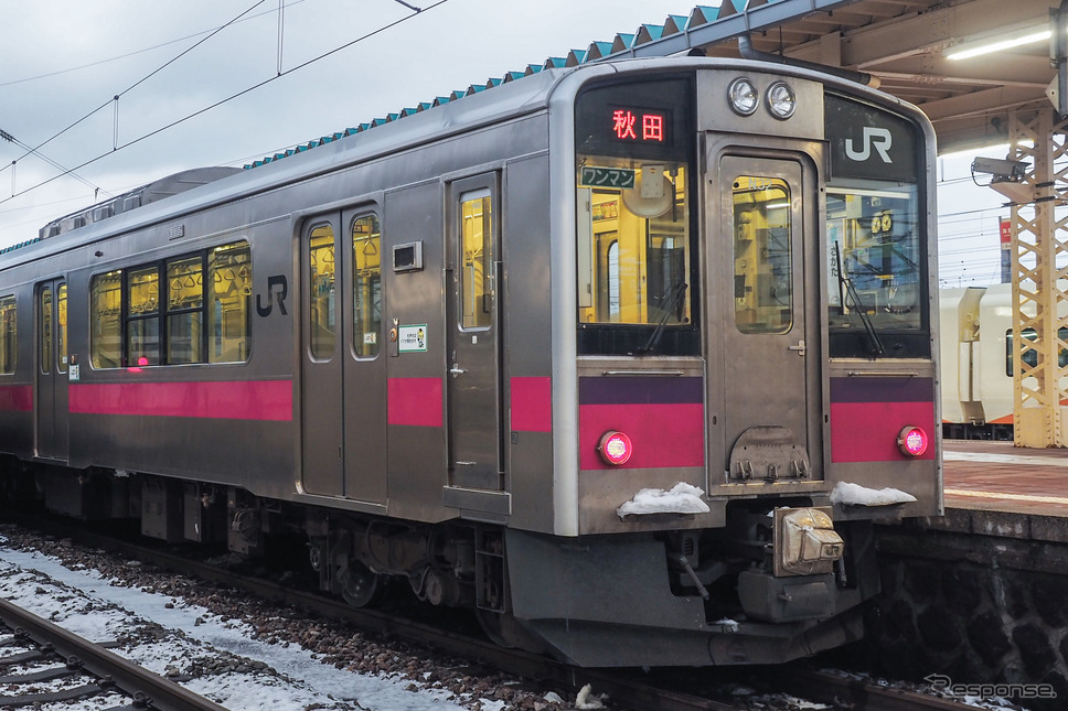 羽越本線では最も影響を受ける酒田〜秋田間を走る701系普通列車。2020年1月1日、羽越本線酒田。《写真撮影 佐藤正樹》
