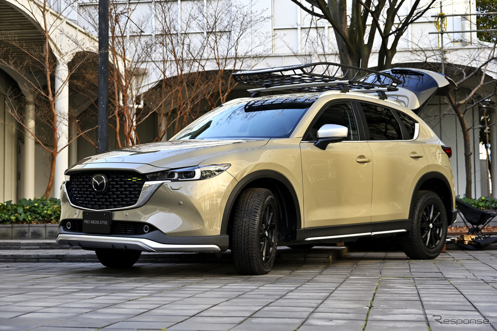 マツダ CX-5 フィールドジャーニーのオプション装着車。バンパーやホイールなど、専用のものが多数用意される《写真撮影 雪岡直樹》