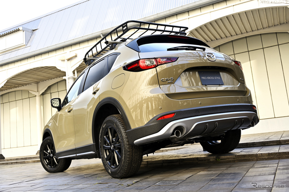 マツダ CX-5 フィールドジャーニーのオプション装着車。バンパーやホイールなど、専用のものが多数用意される《写真撮影 雪岡直樹》