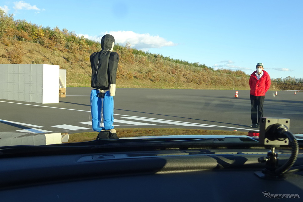 ホンダセンシング360:左折時歩行者対応の衝突被害軽減ブレーキ《写真撮影 池原照雄》