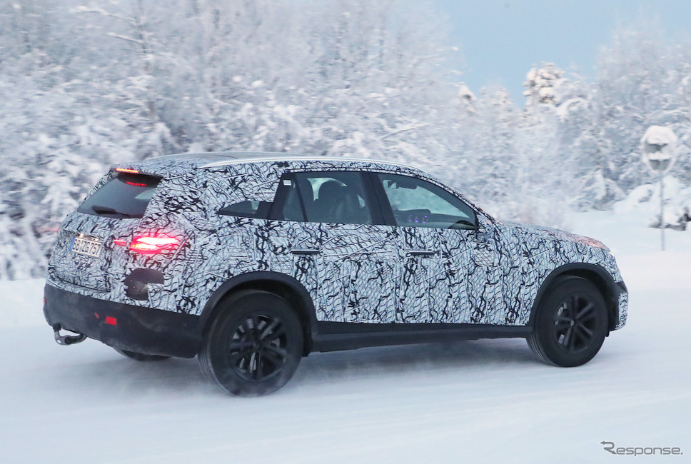 メルセデスベンツ GLC 次期型プロトタイプ(スクープ写真)《APOLLO NEWS SERVICE》
