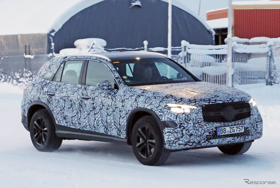 メルセデスベンツ GLC 次期型プロトタイプ(スクープ写真)《APOLLO NEWS SERVICE》