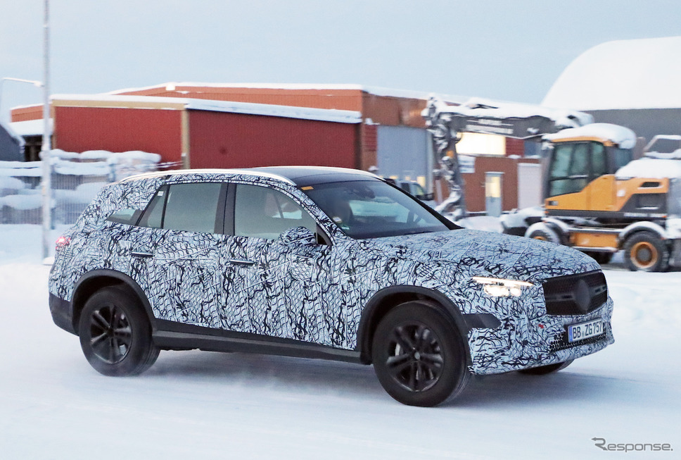 メルセデスベンツ GLC 次期型プロトタイプ(スクープ写真)《APOLLO NEWS SERVICE》